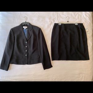 Jones New York Suit ~ Jacket & Skirt Size 16 NWT